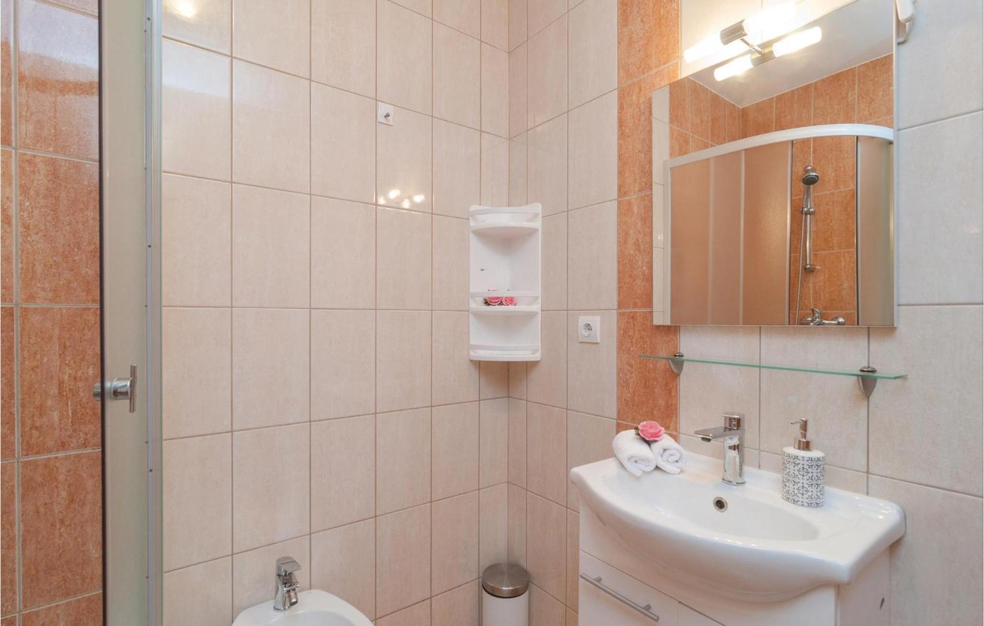 Cozy Apartment In Supetar With Kitchen Ngoại thất bức ảnh